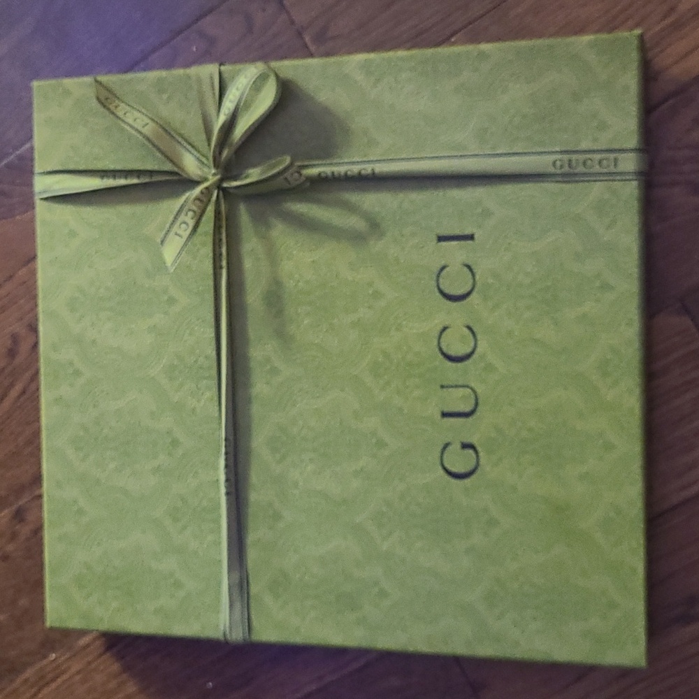 Gucci empty box with ribbon